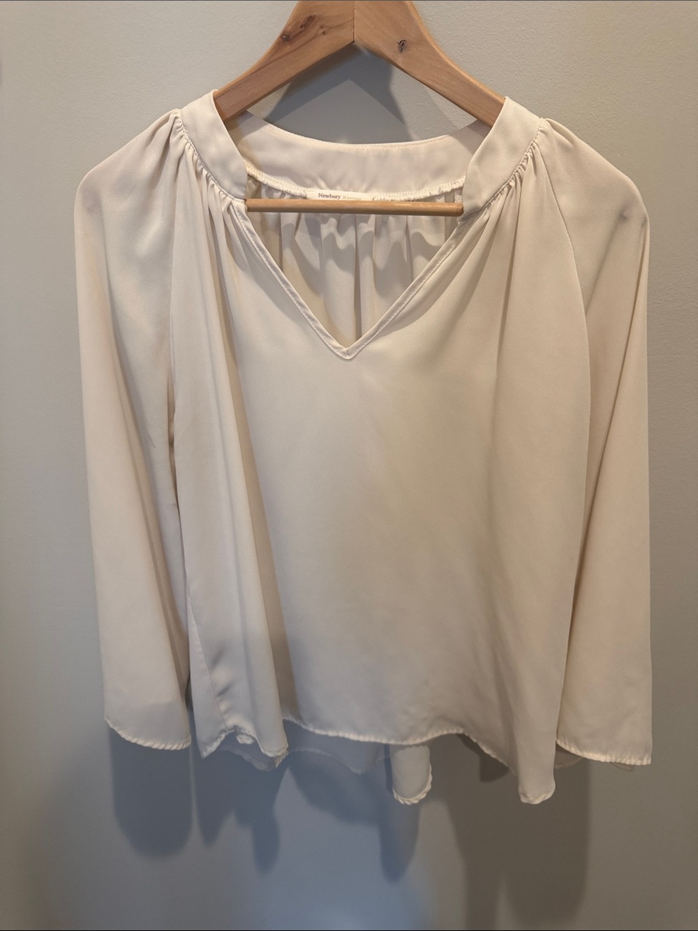 Newbury Kustom Cream V-Neck Long Sleeve Blouse